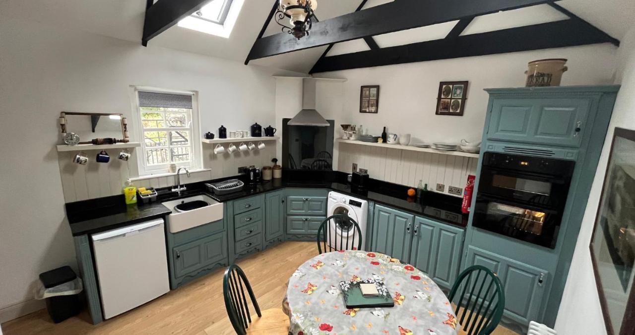 Newly Renovated Stone Cottage Located 2.5 Miles From Killarney Town Teernaboul Exterior foto